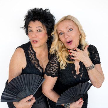 (c) Birgit Riedmann Die Feuerbienen - Sabine Marte & Christine Nachbauer